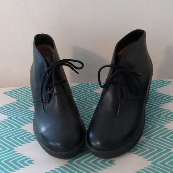 New Clarks Womans Athie Terra Black Leather Ankle Boots - Picture 2 of 6